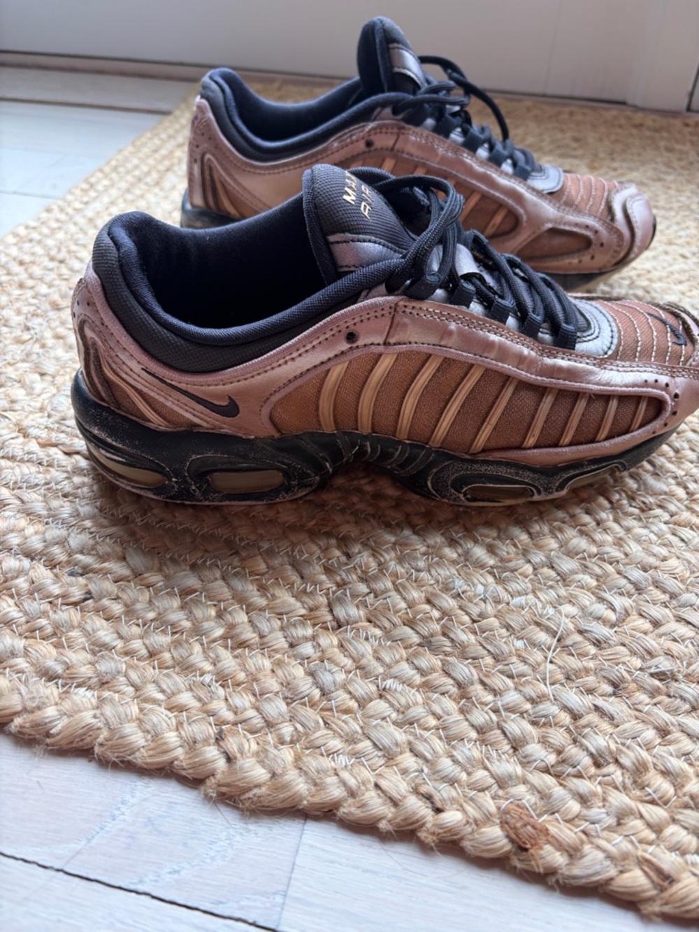 Vintage Nike women’s rose gold Air Max Leather Sneakers